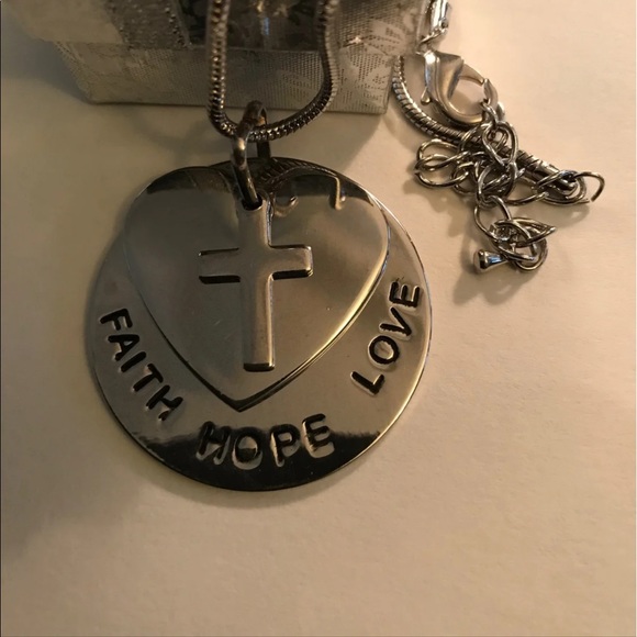 NWOT FAITH HOPE LOVE NECKLACE - Picture 1 of 2